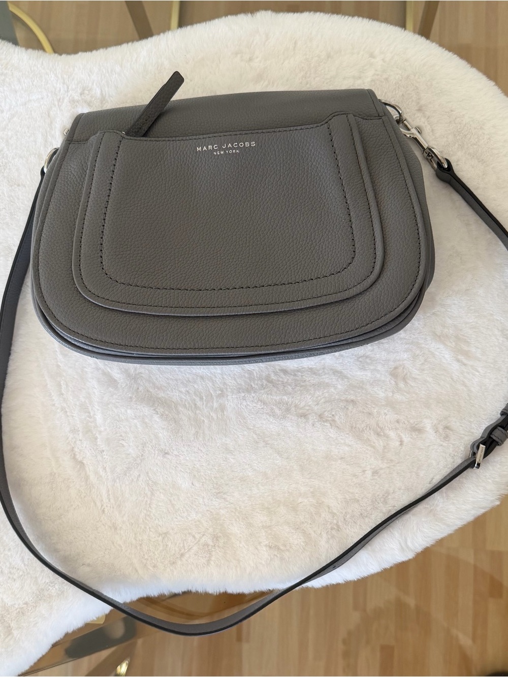Marc Jacobs Empire City Messenger / Flap Leather Crossbody Bag – Grey